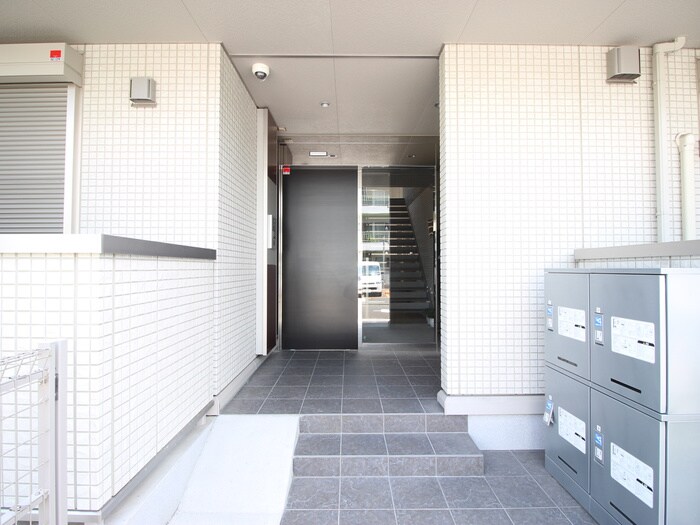 物件外観写真3　(エントランス部分)