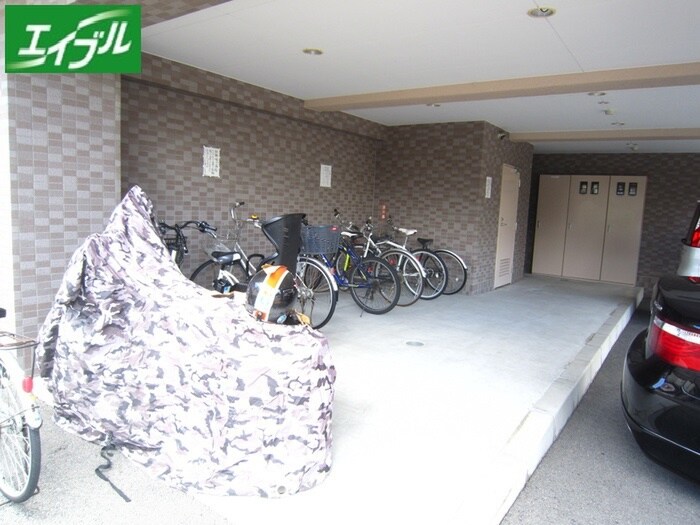 物件外観写真3　(駐輪場)