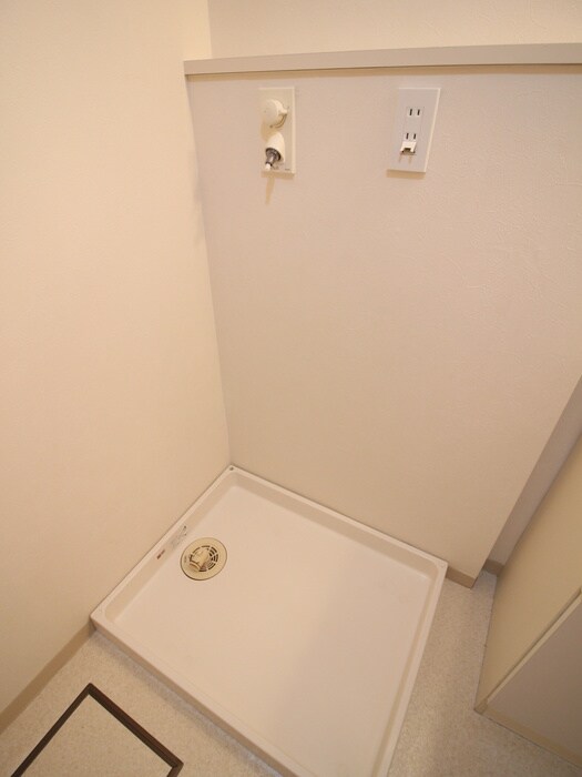 物件内観写真14　(洗濯機置場)