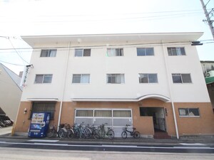 フラワーセンター管理棟外観写真