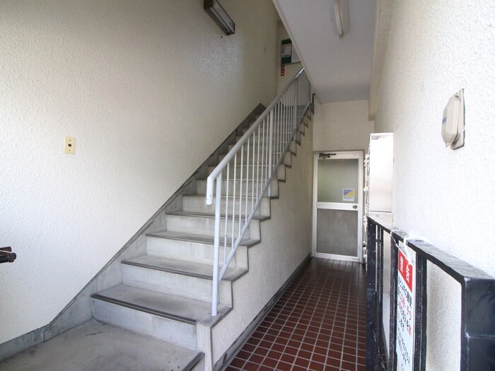 物件外観写真6　(エントランス部分)