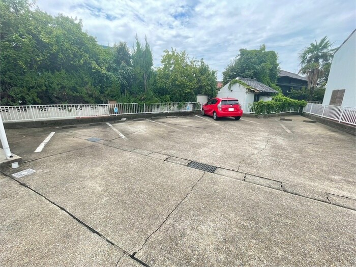 物件外観写真4　(駐車場)