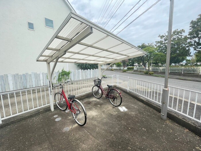 物件外観写真5　(駐輪場)