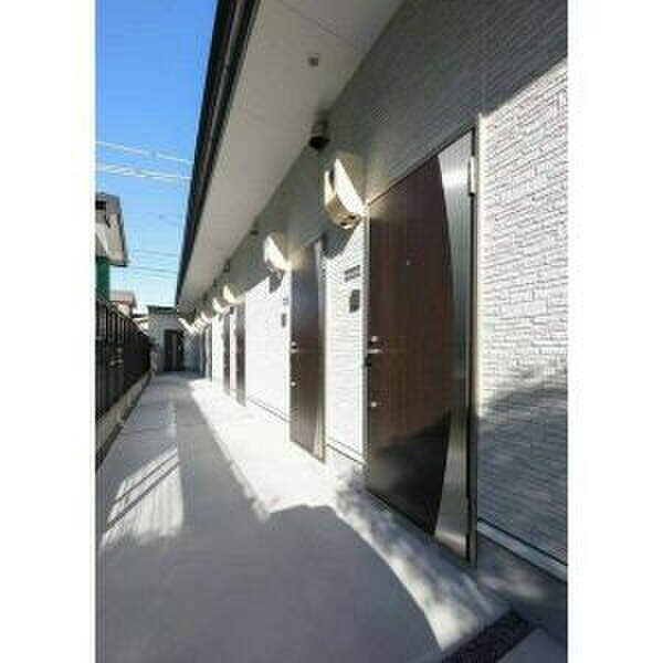 物件外観写真3　(エントランス部分)