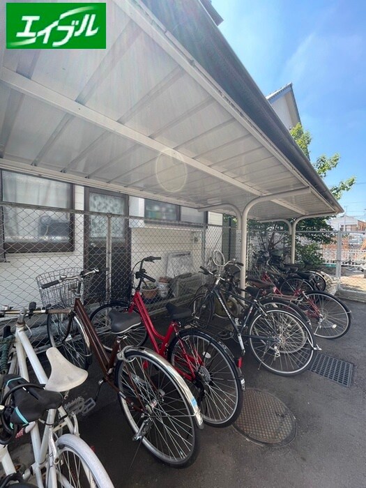 物件外観写真4　(駐輪場)