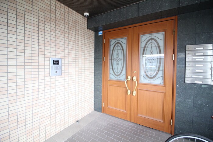 物件外観写真6　(エントランス部分)