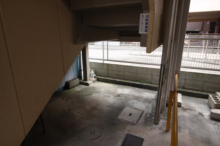 物件外観写真4　(駐輪場)