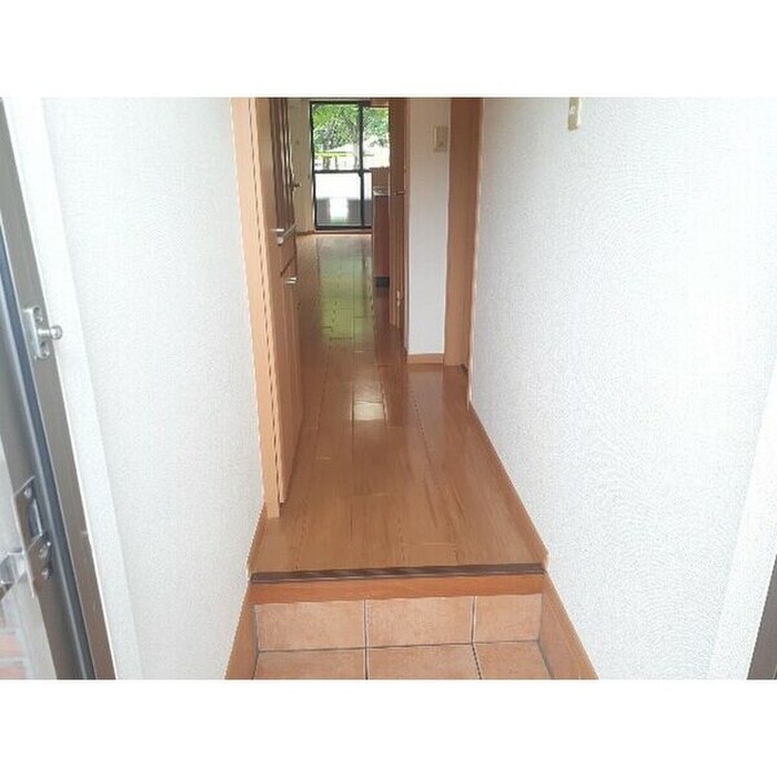 物件内観写真9　(廊下)