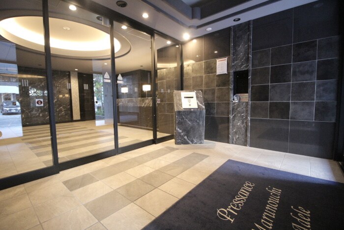 物件外観写真3　(エントランス部分)