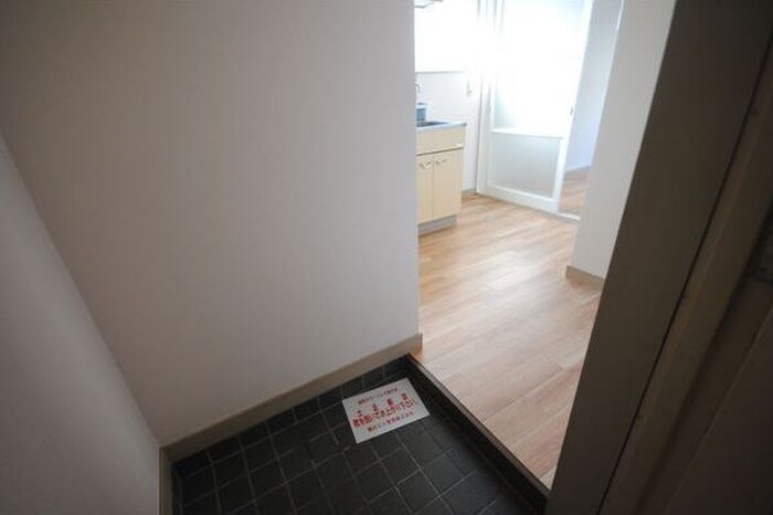 物件内観写真9　(玄関)