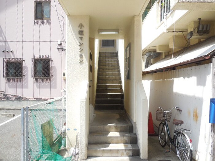 物件外観写真3　(エントランス部分)