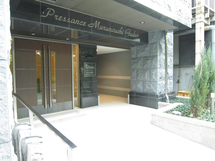 物件外観写真2　(エントランス部分)