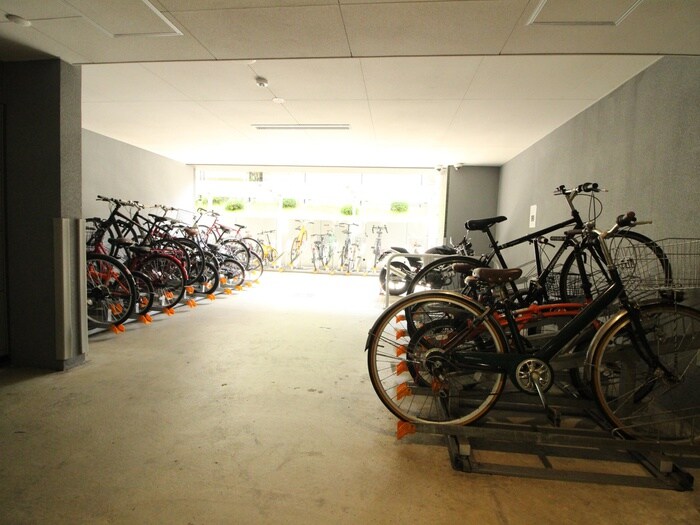 物件外観写真4　(駐輪場)