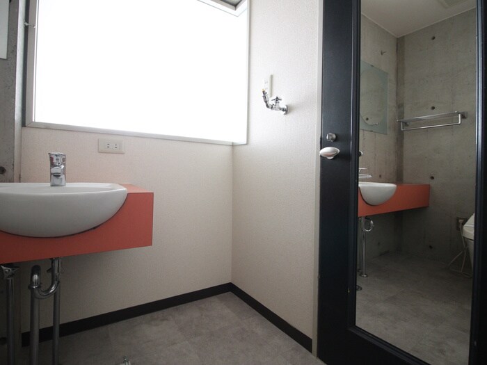 物件内観写真16　(洗濯機置場)