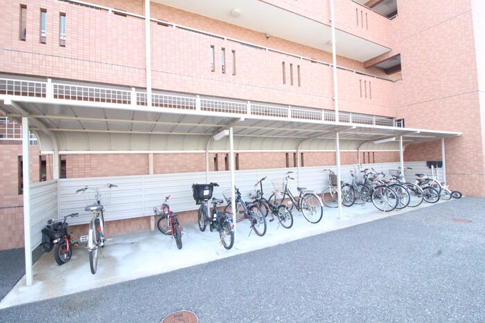 物件外観写真3　(駐輪場)