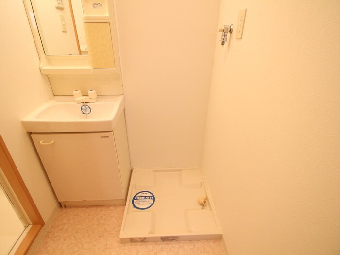 物件内観写真13　(洗濯機置場)