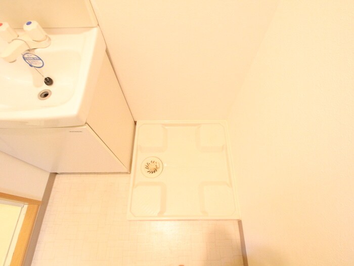 物件内観写真13　(洗濯機置場)