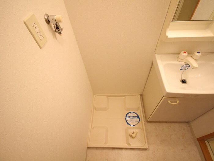 物件内観写真13　(洗濯機置場)