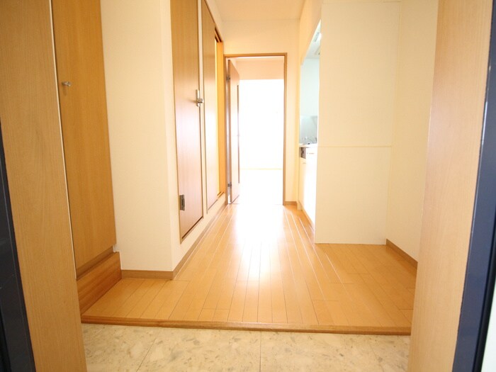 物件内観写真14　(玄関)