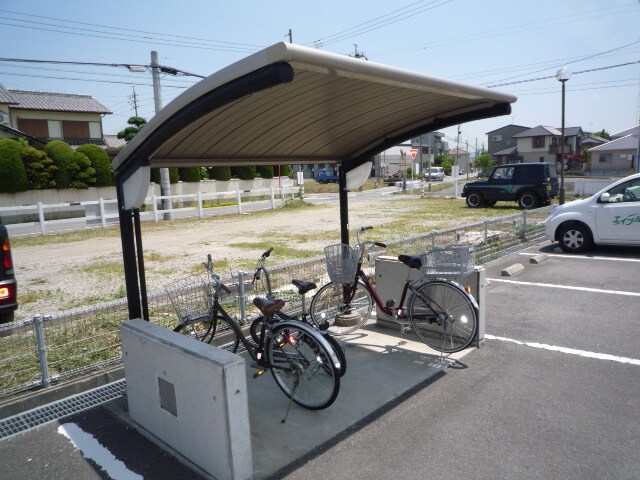 物件外観写真3　(駐輪場)