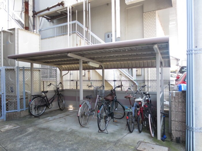 物件外観写真3　(駐輪場)