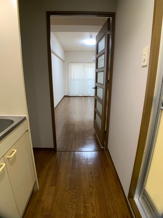 物件内観写真13　(廊下)