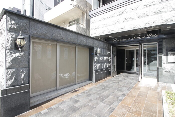 物件外観写真2　(エントランス部分)