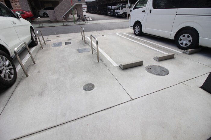 物件外観写真6　(駐車場)