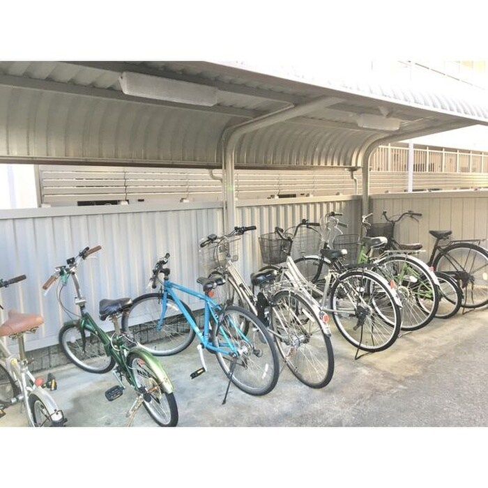 物件外観写真5　(駐輪場)