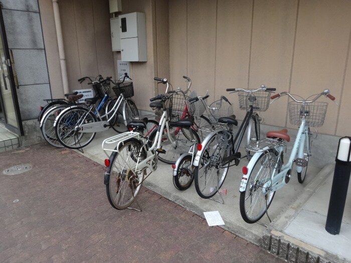 物件外観写真3　(駐輪場)