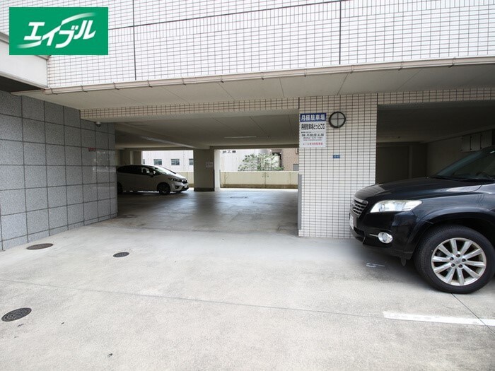 物件外観写真2　(駐車場)