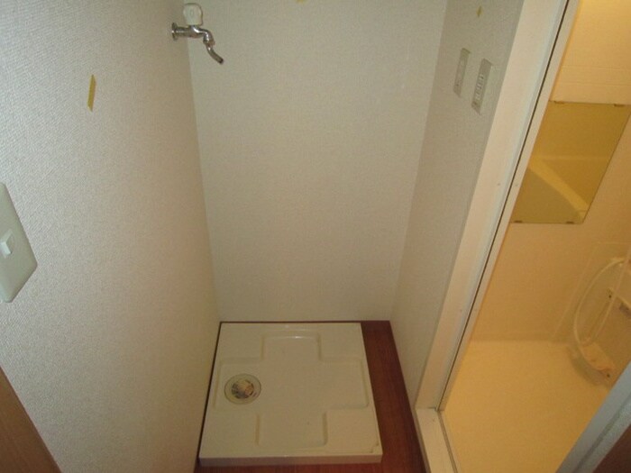 物件内観写真10　(洗濯機置場)