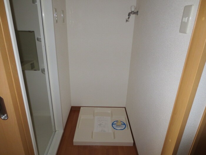 物件内観写真13　(洗濯機置場)