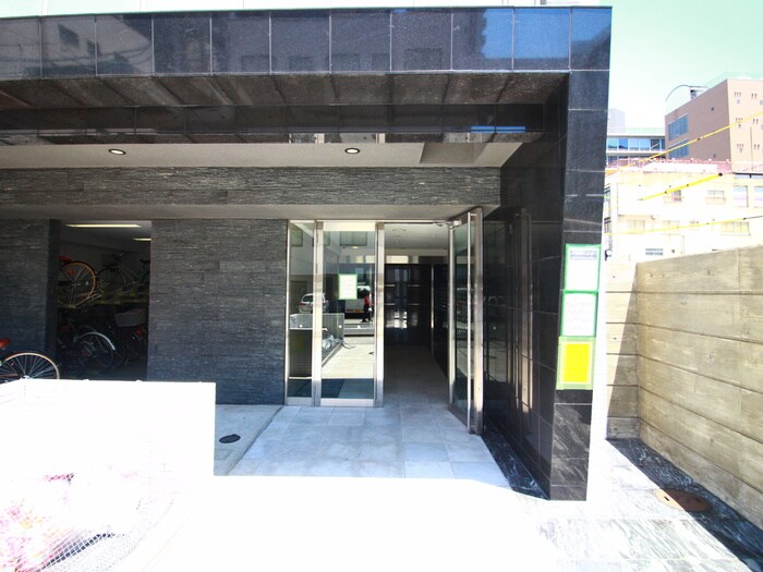 物件外観写真2　(エントランス部分)