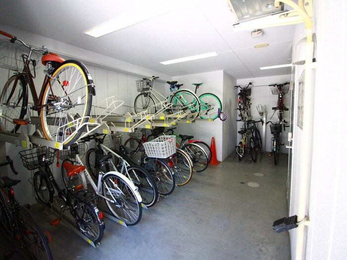 物件外観写真6　(駐輪場)