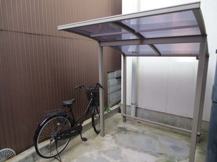 物件外観写真4　(駐輪場)