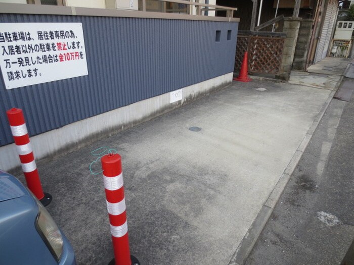 物件外観写真5　(駐車場)