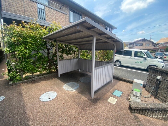 物件外観写真4　(駐輪場)