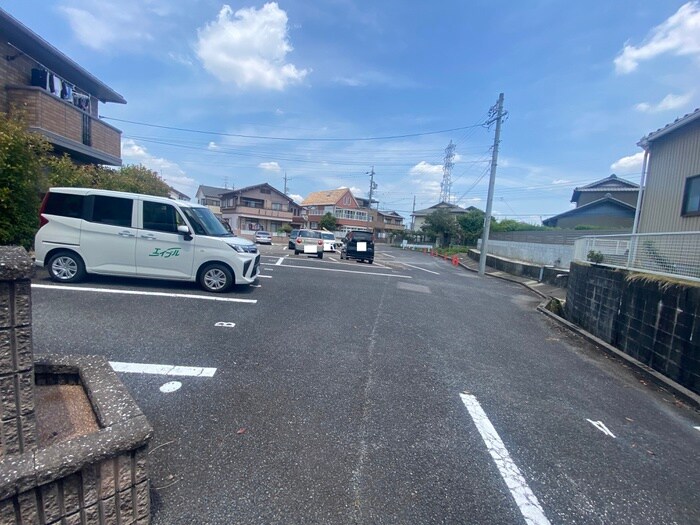 物件外観写真5　(駐車場)