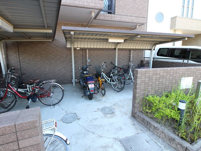 物件外観写真5　(駐輪場)