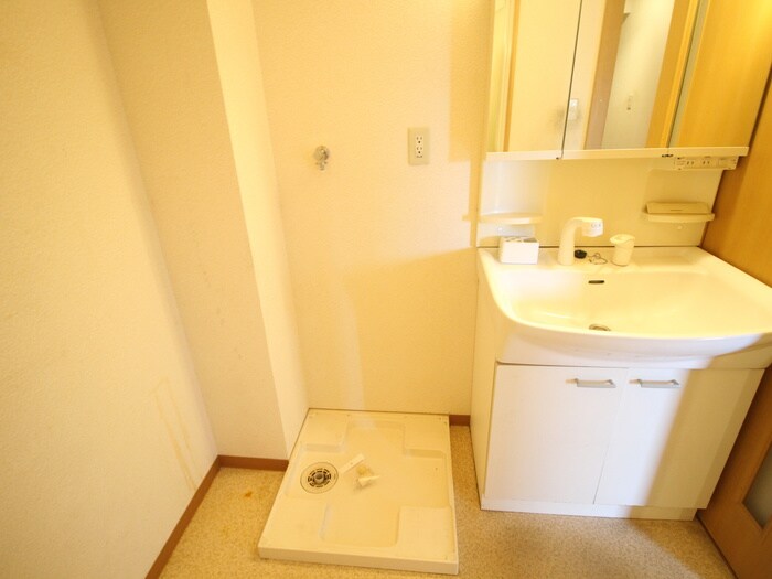 物件内観写真14　(洗濯機置場)