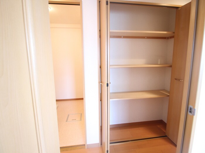 物件内観写真16　(収納)