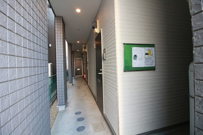 物件外観写真5　(エントランス部分)