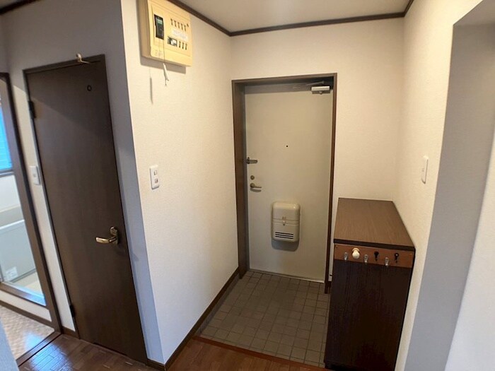物件内観写真11　(玄関)
