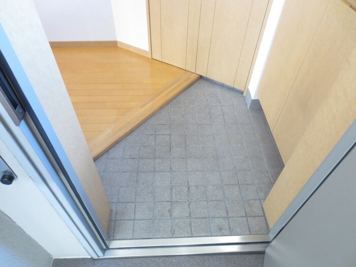 物件内観写真7　(玄関)