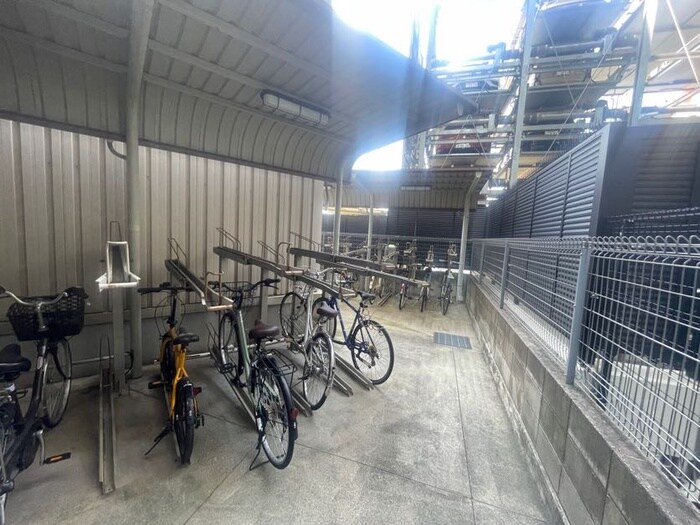 物件外観写真5　(駐輪場)
