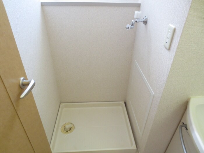 物件内観写真12　(洗濯機置場)