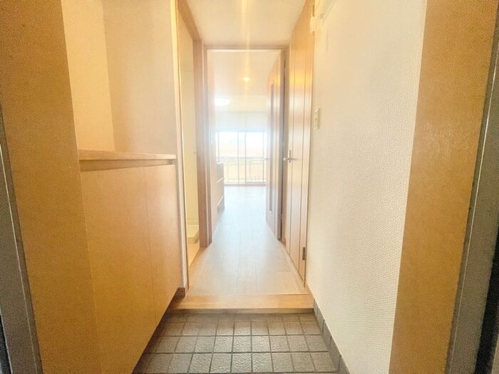 物件内観写真13　(玄関)