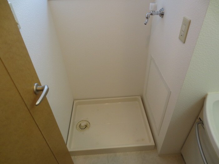 物件内観写真13　(洗濯機置場)