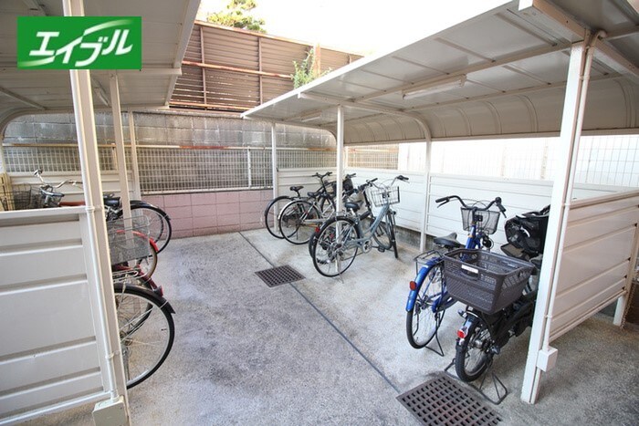 物件外観写真5　(駐輪場)
